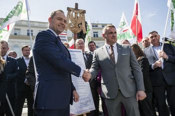 Doradca Nawrockiego nie płacił rolnikom. "Nie będę komentował"
