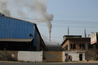 Zakaz palenia w kominkach. Po Mazowszu Małopolska zmienia zasady