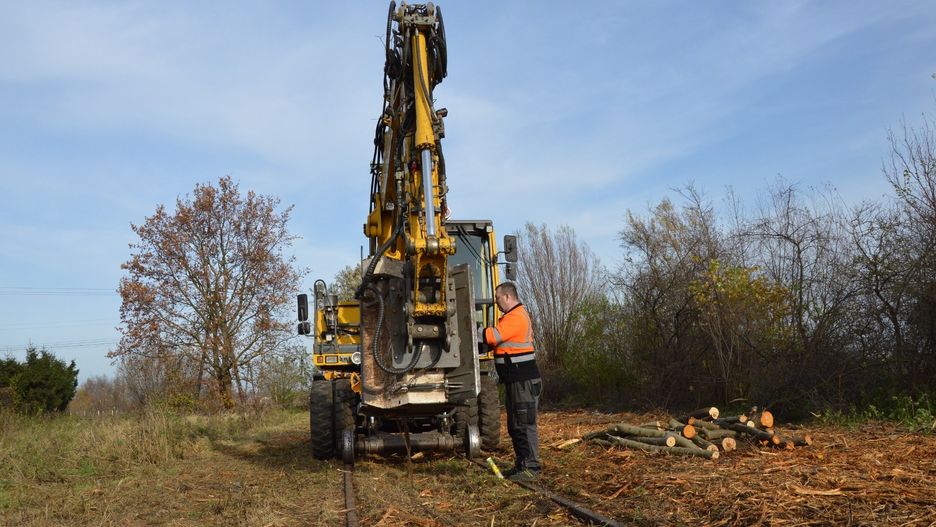 Porządkowanie nieczynnej linii nr 256. Usuwanie roślinności na odcinku w Nowym Dworze Gdańskim