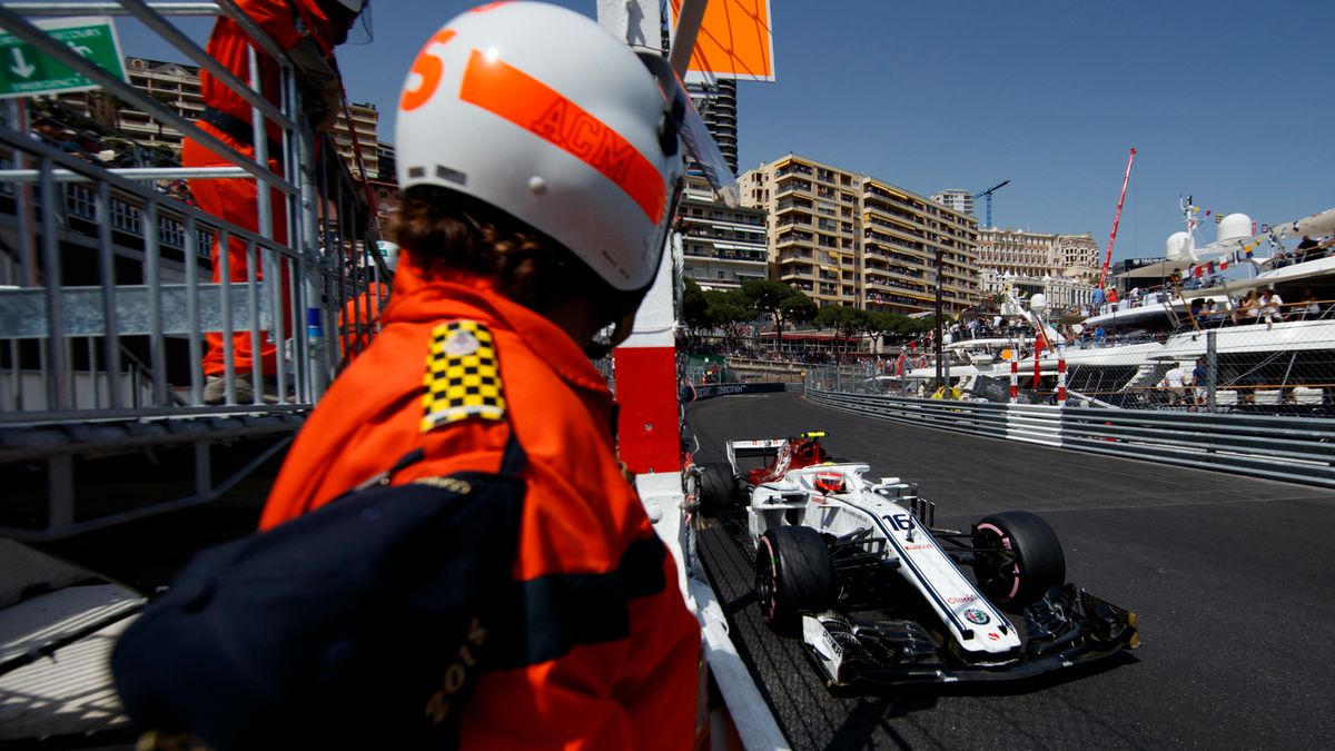 Charles Leclerc podczas wyścigu w Monako