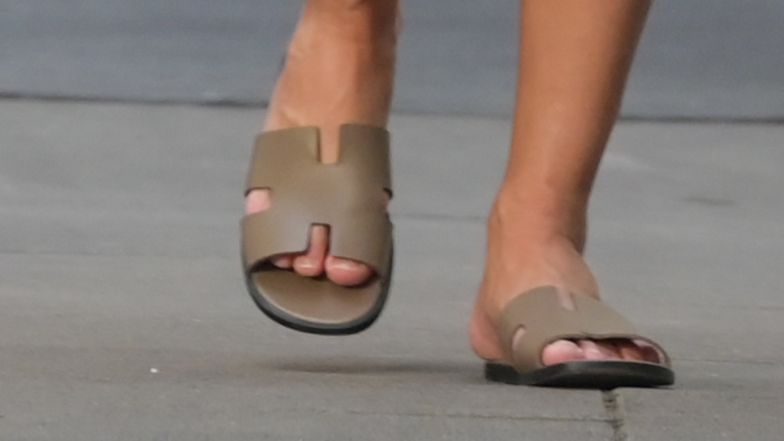 Dawid Woliński wcina jagodziankę na mieście