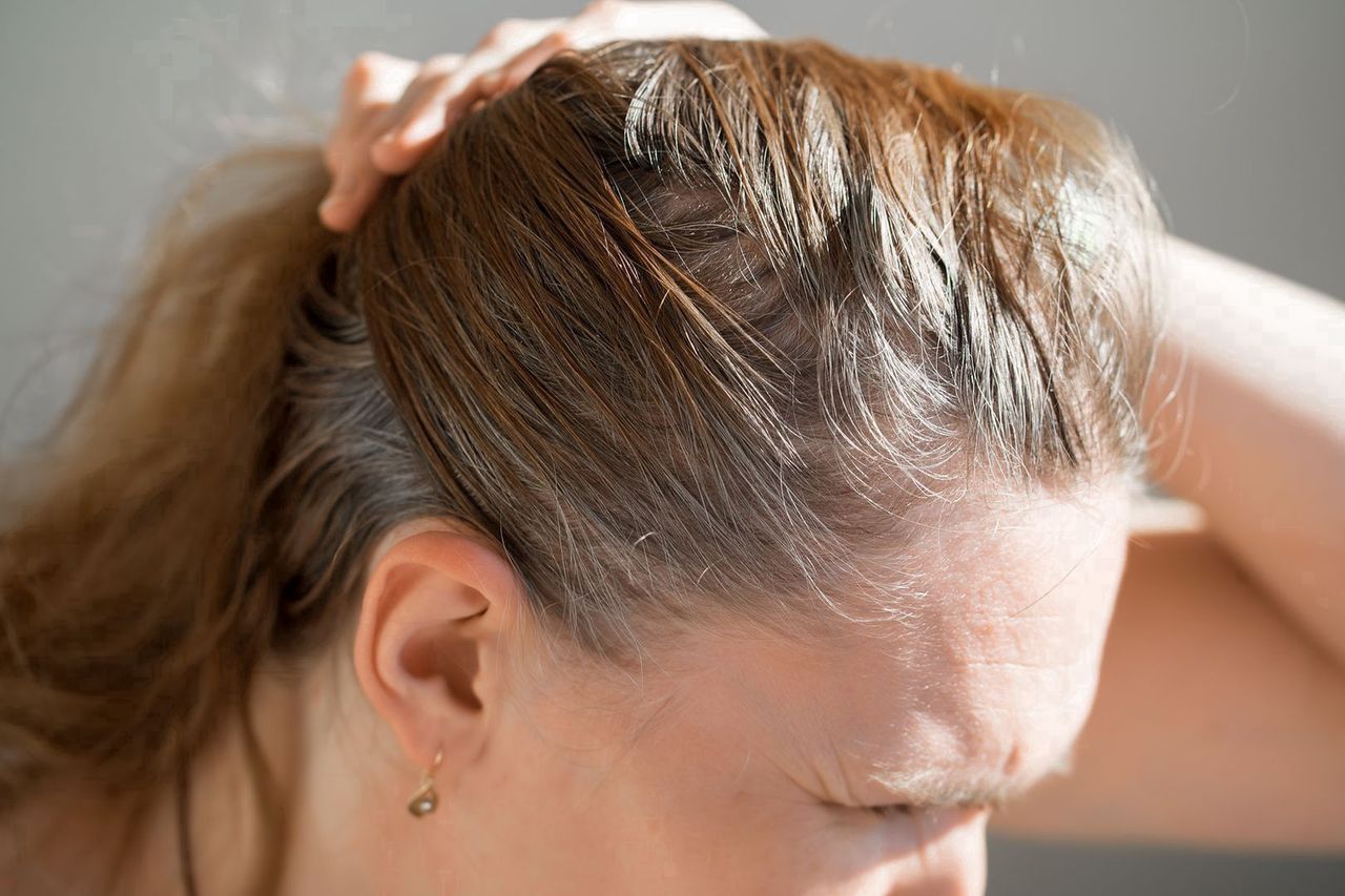 Proper way to smooth, shiny hair: The comb in conditioner trick