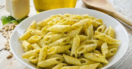 Sprytny sposób na szczaw. Makaron ze szczawiowym pesto