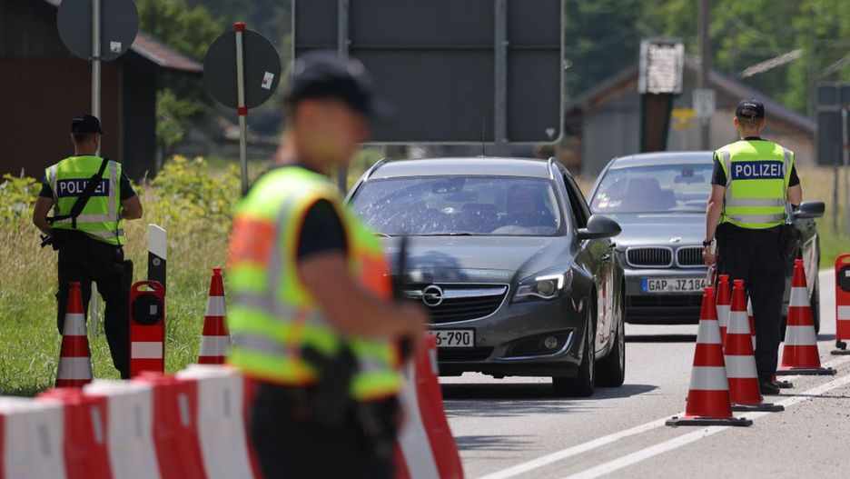 Obława policyjna. Zdjęcie ilustracyjne
