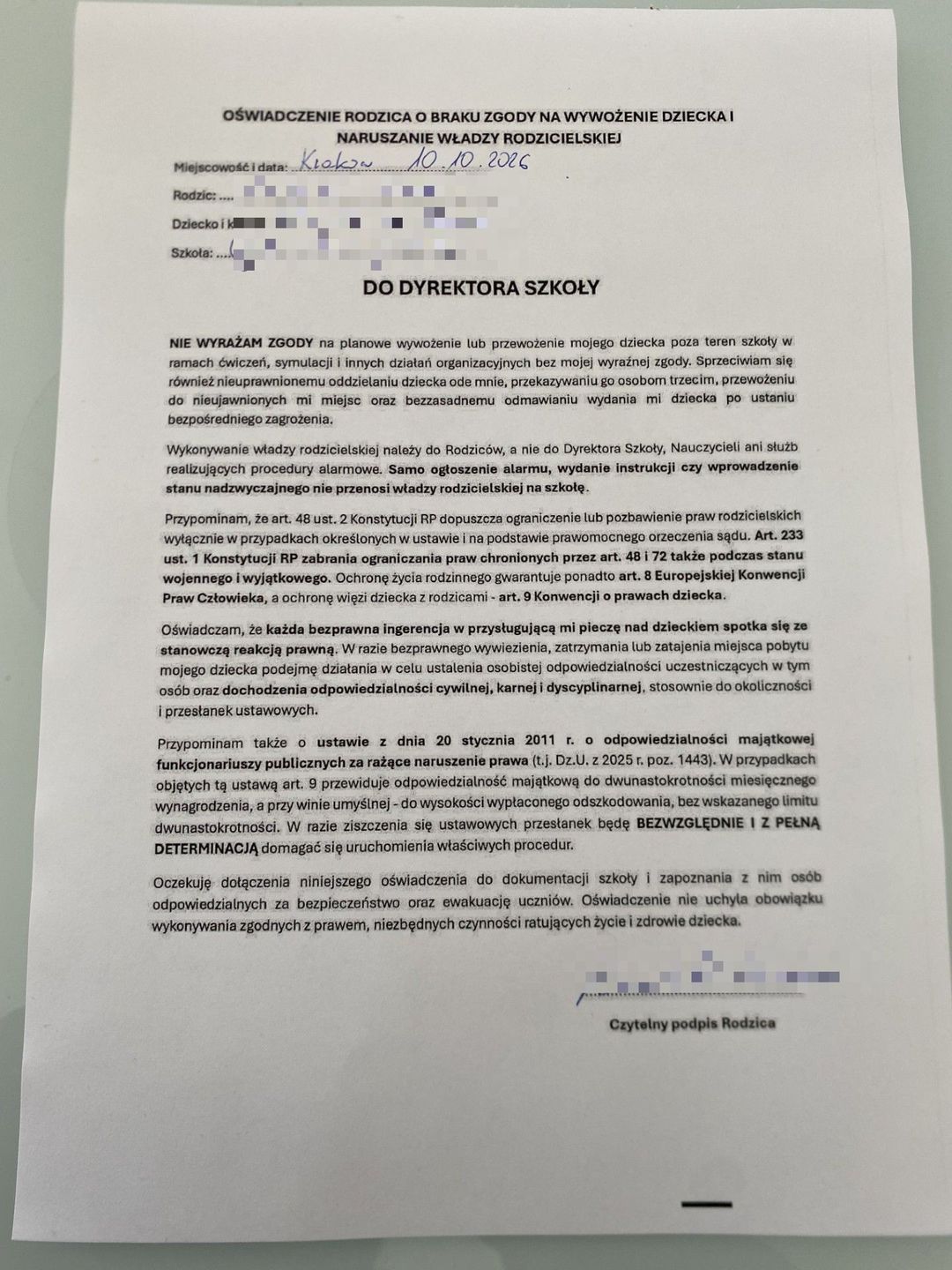Oświadczenia o takiej treści rodzice w ostatnim czasie przynoszą dyrektorom szkół w całej Polsce