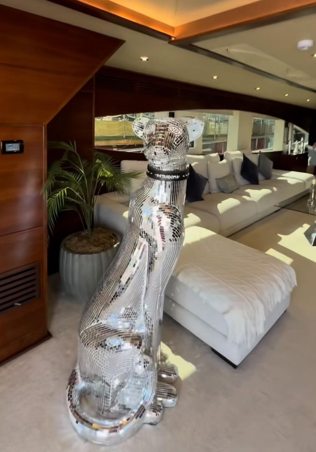 Friz świętował 28. urodziny na luksusowym jachcie w Dubaju