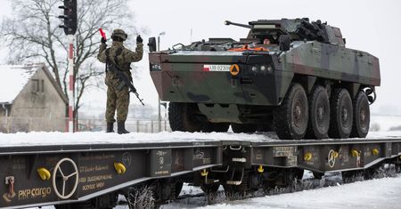 PKP Intercity kupuje wagony dla wojska. Znowu