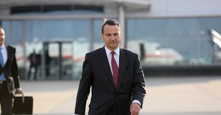 Sikorski nie stara się o stanowiska w NATO i UE