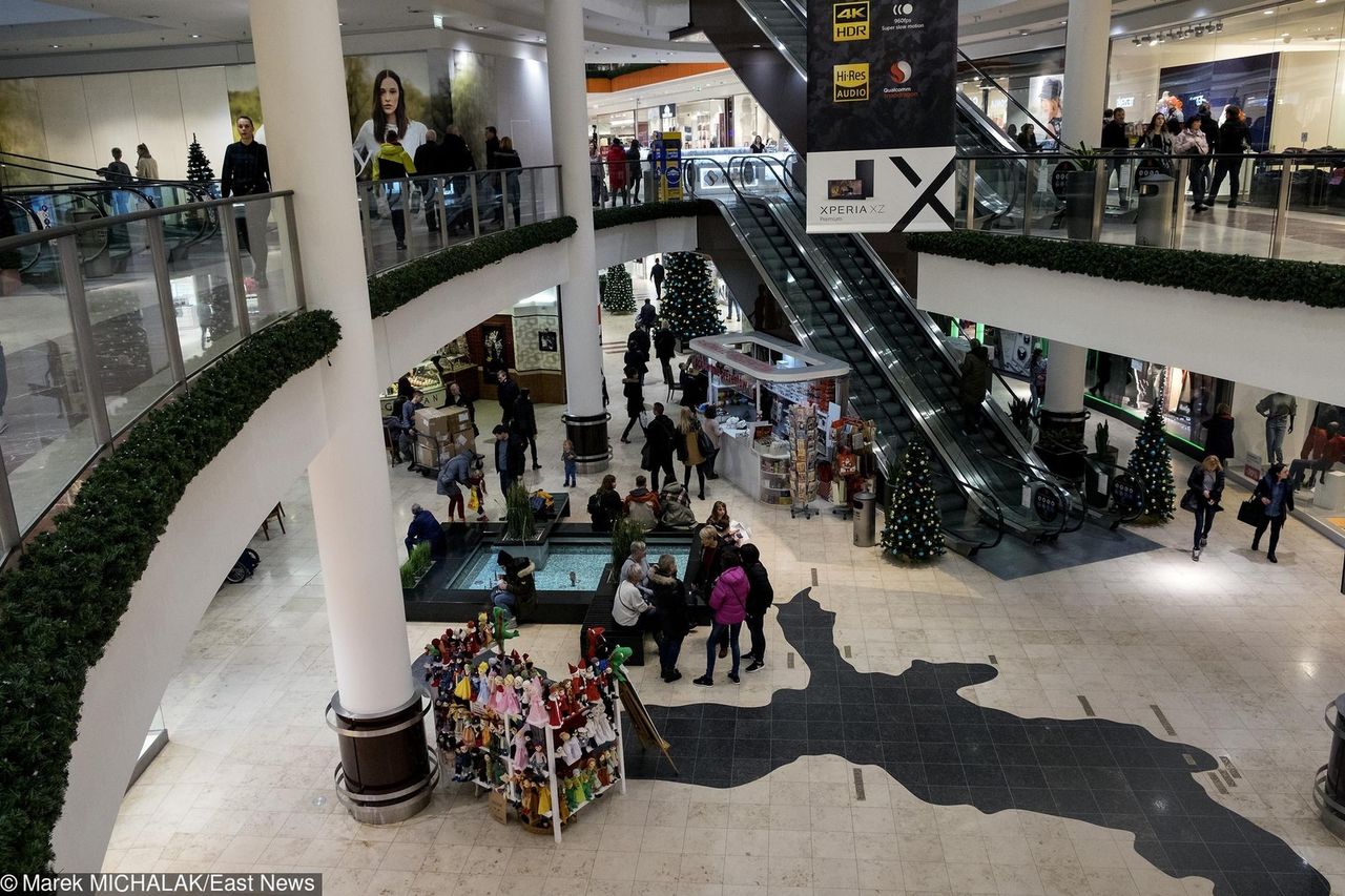 Zmiany w zakazie handlu są pewne. Pomysł wciąż dzieli Polaków