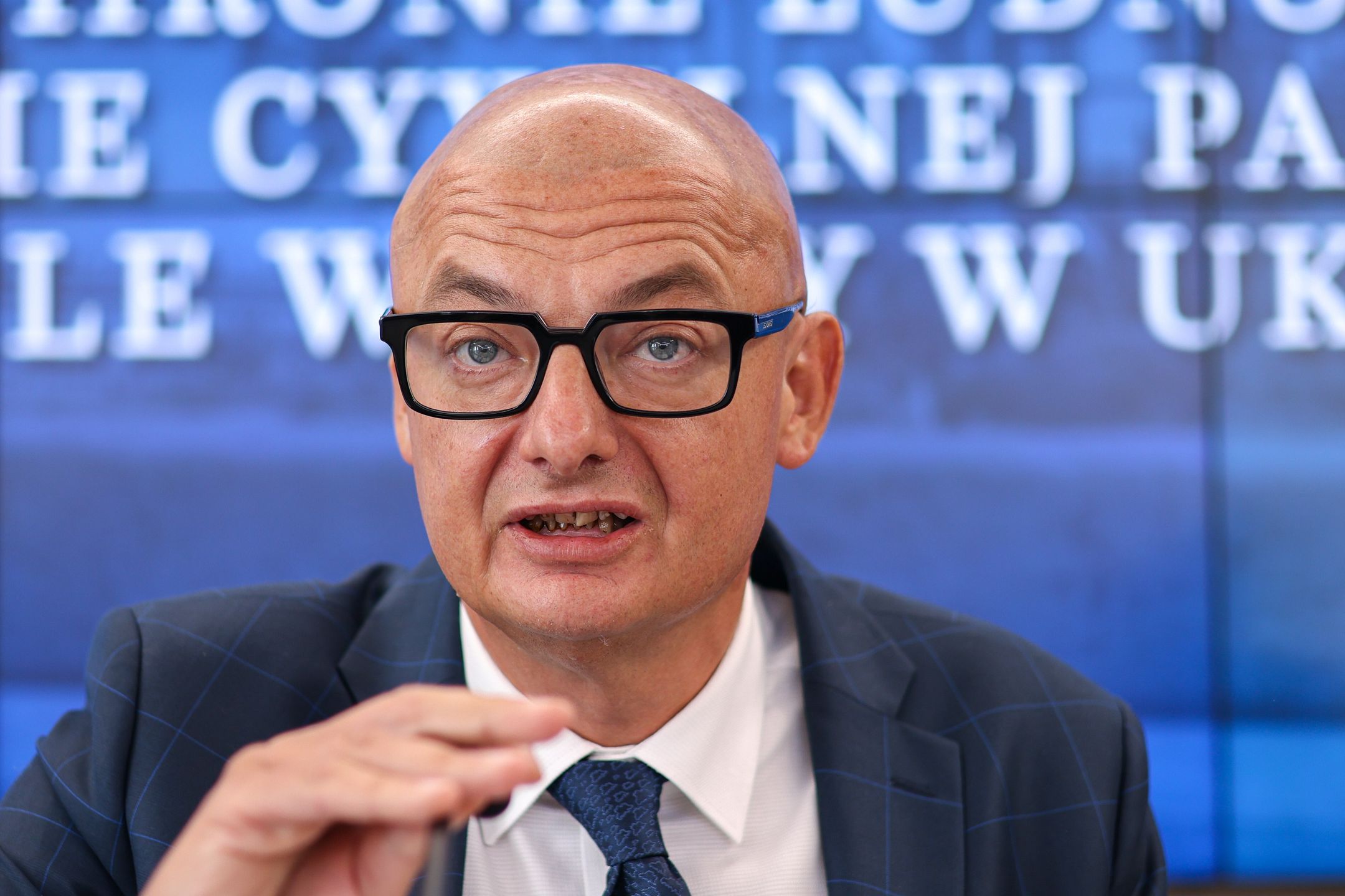 Micha� Kami�skiAlbert Zawadakonferencja, polityk, polityka, samorz�d, samorz�dy, senat, wojna w Ukrainie, agresja Rosji, atak Rosji na Ukrain�, bezpiecze�stwo, inwazja rosyjska, obrona cywilna, rosyjski, sytuacja na Ukrainie, sytuacja w Ukrainie, terytorialnych, w�adza lokalna, w�adza samorz�dowa, w�adze lokalne, w�adze samorz�dowe, Wojna na Ukrainie, portret