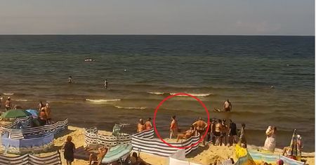 Ujęcie z plaży w Grzybowie. Spójrzcie, co zrobili ludzie