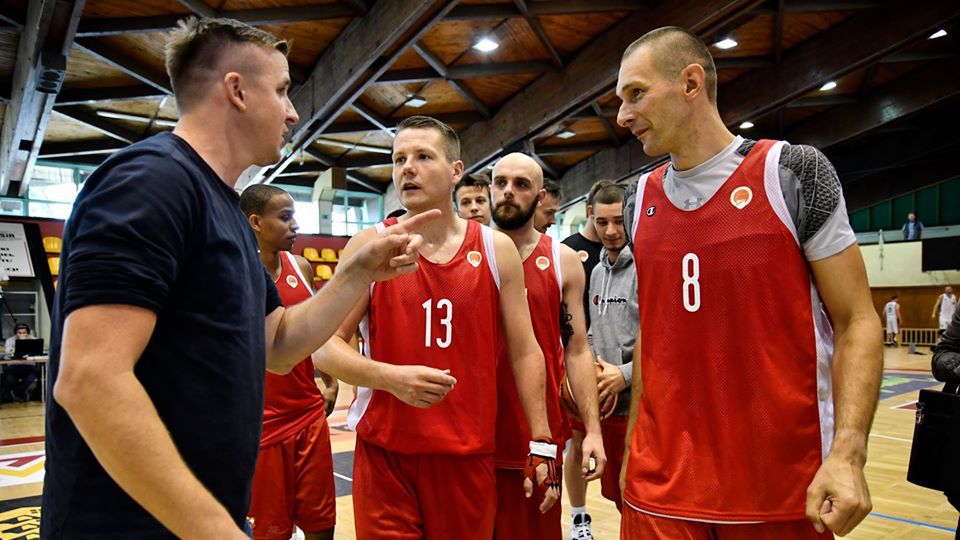 Zdjęcie okładkowe artykułu: Materiały prasowe / Dominik Hromada, Polonia Leszno / Na zdjęciu: prezes Jacek Kaszuba, Timeout Polonia 1912 Leszno