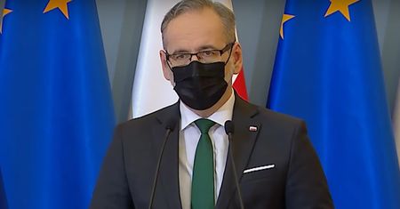 Koronawirus w Polsce. Ogłoszono decyzje ws. obostrzeń. Wiadomo, co z majówką!