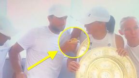 Nagle wyciągnął coś z kieszeni. Iga kazała natychmiast to schować