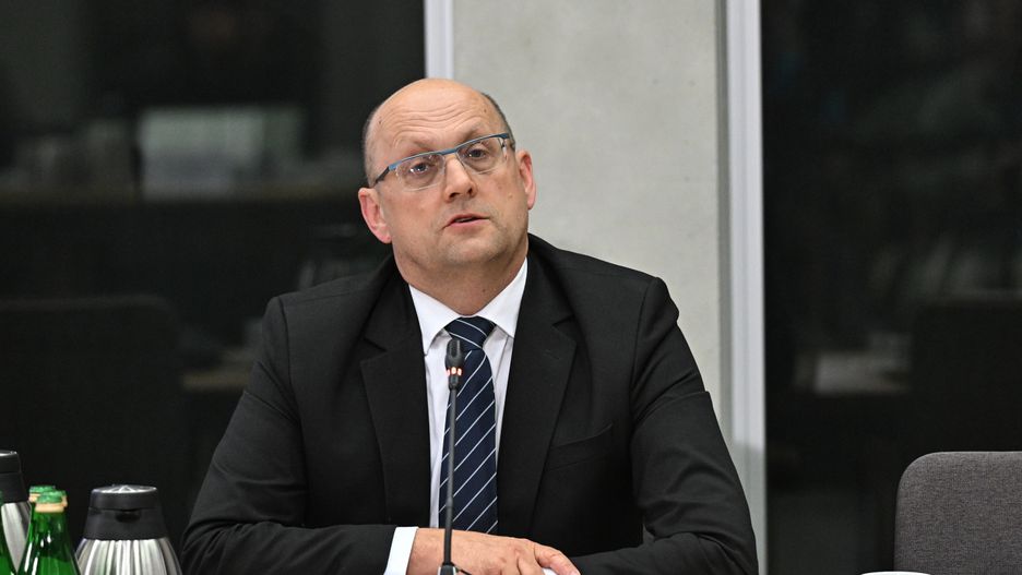 Warszawa, 26.06.2025. Wezwany w charakterze świadka, zastępca prokuratora generalnego Jacek Bilewicz na posiedzeniu sejmowej Komisji śledczej ds. inwigilacji systemem Pegasus, 26 bm. w Sejmie w Warszawie. (aldg) PAP/Radek Pietruszka