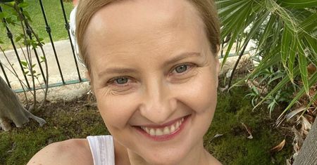 Izabela Kuna pluska się TOPLESS w hiszpańskich wodach: "Dopięłaś swego i pokazałaś światu GOŁĄ D*PĘ" (FOTO)