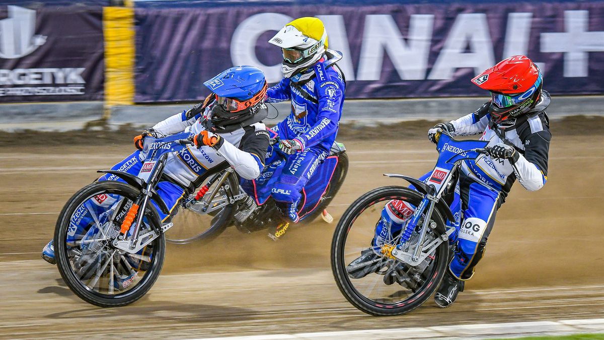 Jakub Malec / Na zdjęciu: na pierwszym planie zawodnicy Texom Stali Rzeszów