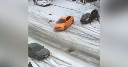 Turcja. Samochody ślizgały się na ulicach Ankary