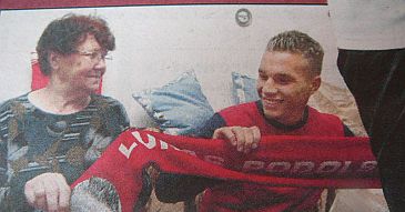 Podolski wygra dla babci?