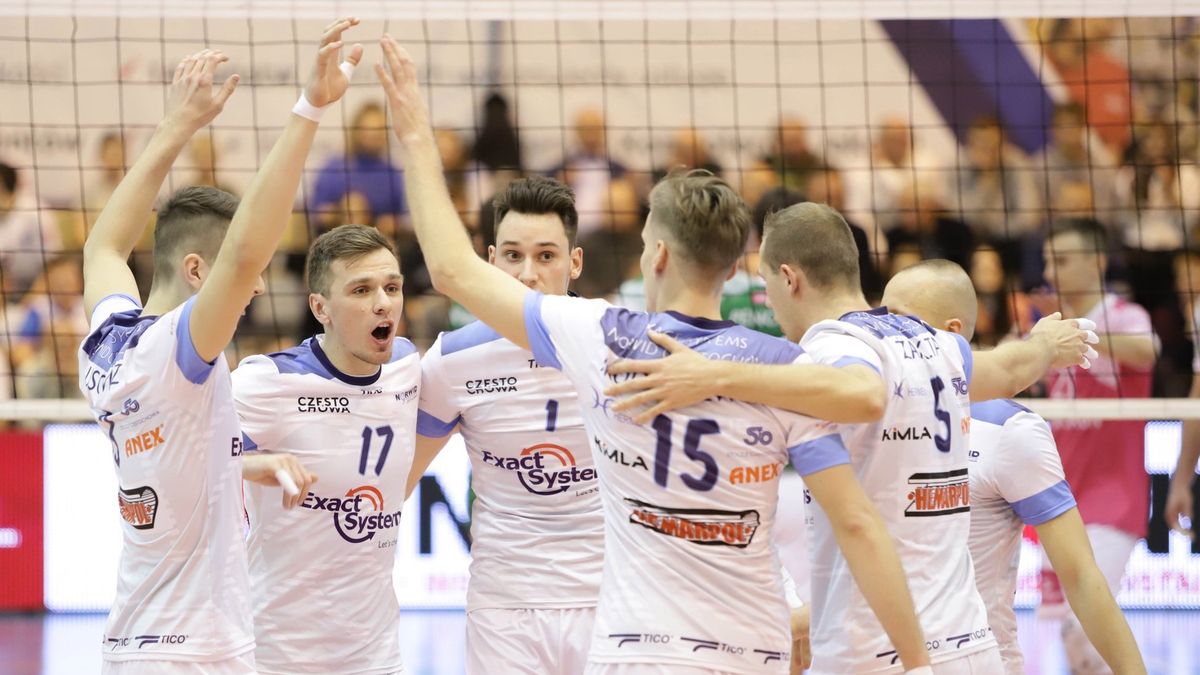 WP SportoweFakty / Tomasz Kudala / Na zdjęciu: siatkarze Exact Systems Norwida Częstochowa