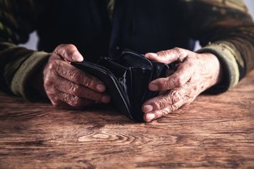 Pracujesz na emeryturze lub rencie? Od 1 września zarobisz mniej