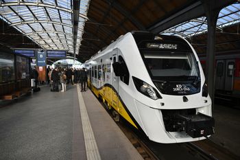 Utrudnienia na kolei na Dolnym Śląsku. Duże opóźnienia pociągów