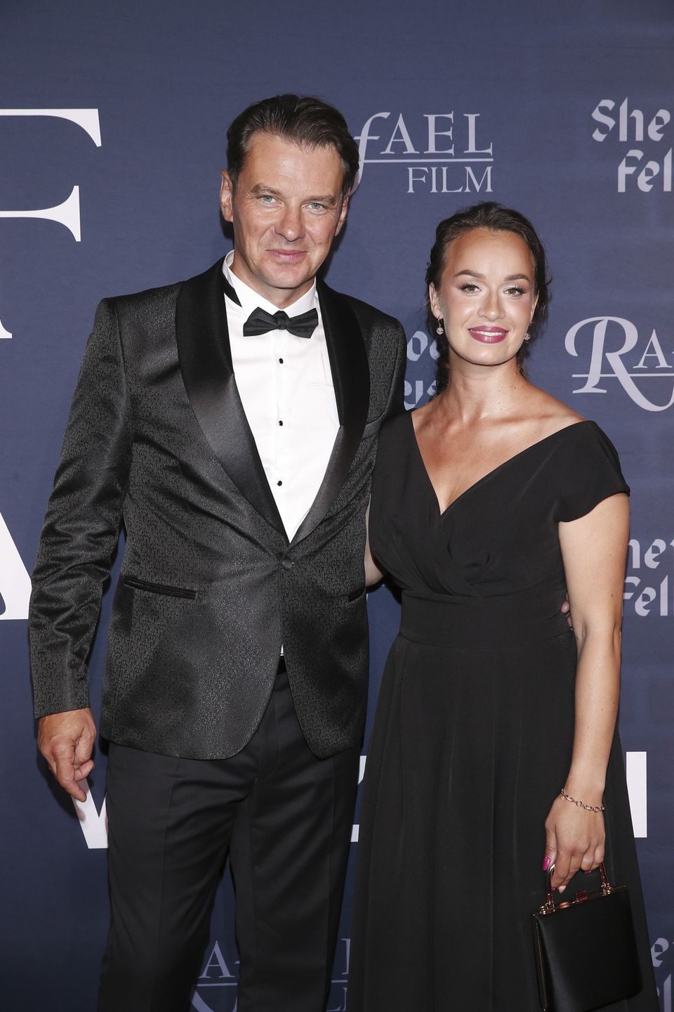 Marcin Kwaśny z żoną Klaudią na premierze filmu "Triumf serca"
