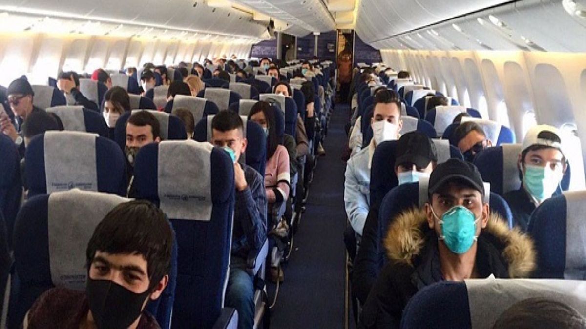 Koronawirus może rozprzestrzeniać się w samolocie mimo utrzymywania dystansu społecznego (