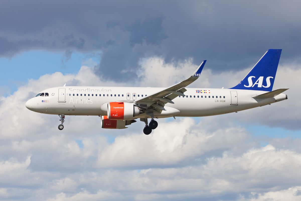 Skandynawia. Szwedzkie linie lotnicze SAS zniosły obowiązek noszenia maseczek w samolotach na trasach wewnętrznych 