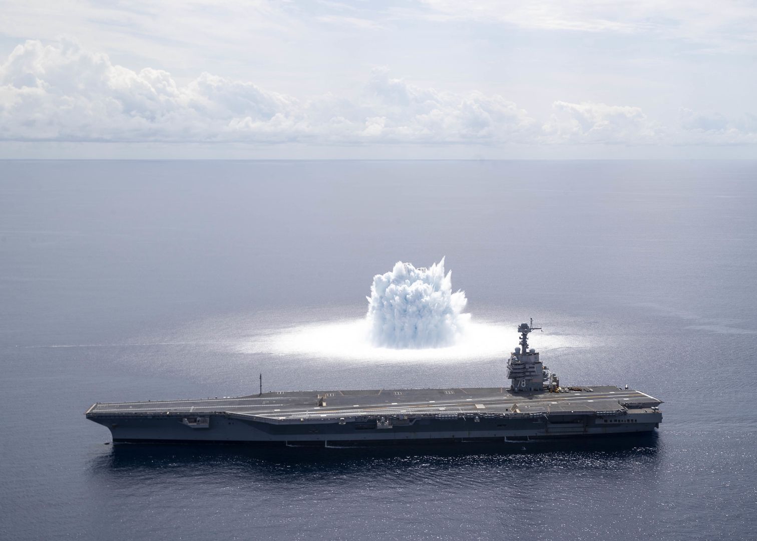 Lotniskowiec USS Gerald R. Ford podczas prób Full Ship Shock Trials