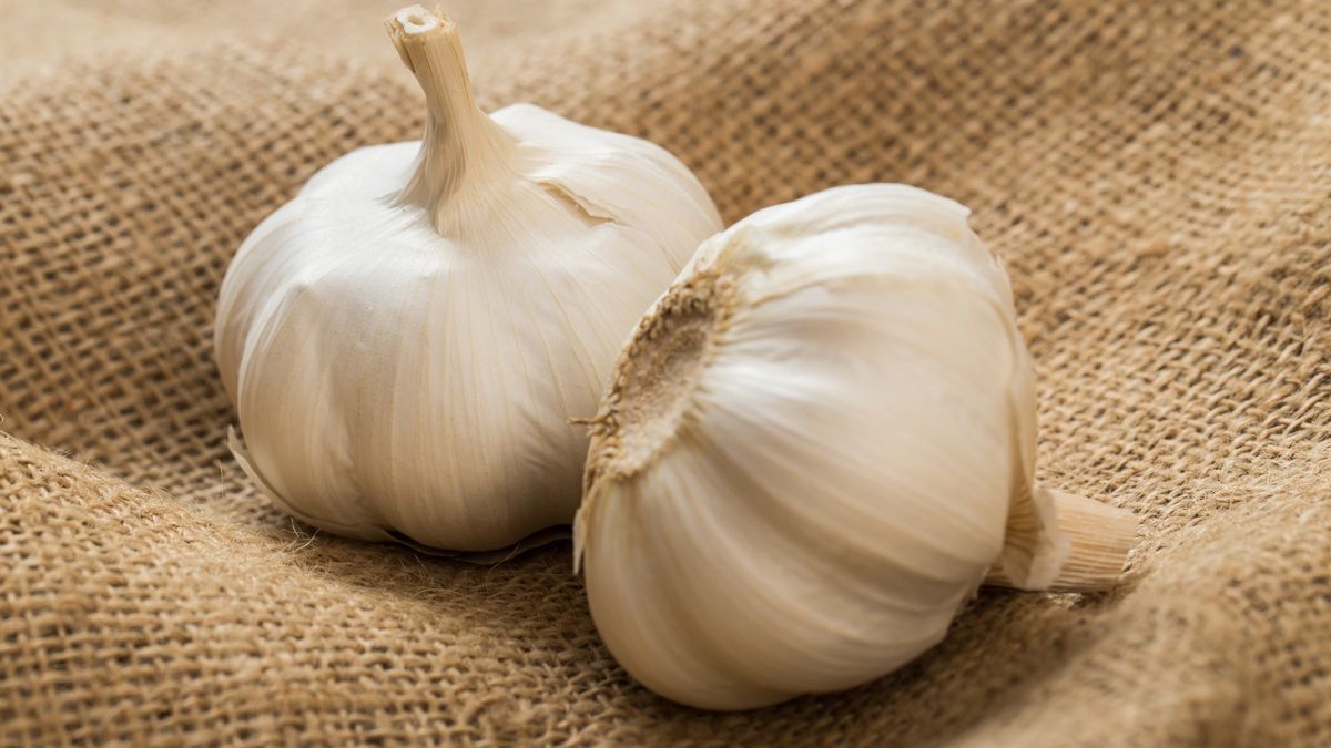 Dwie główki czosnku