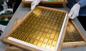 Inwestorzy uciekają do złota. Kruszec przebił kolejną cenę