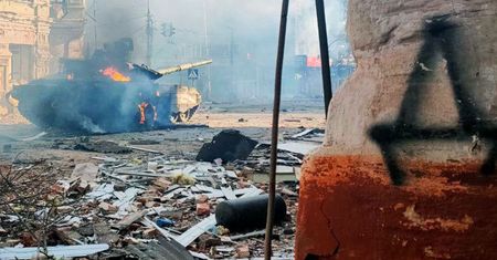 Sześć ataków Rosjan. "Posuwają się w strefie"