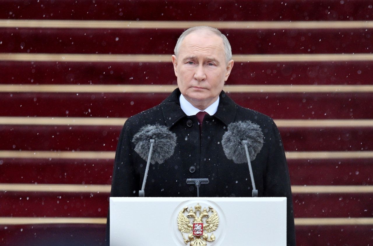 EU Sanctions Hit Russia Hard, Thwarting Putin's Ukraine Goals