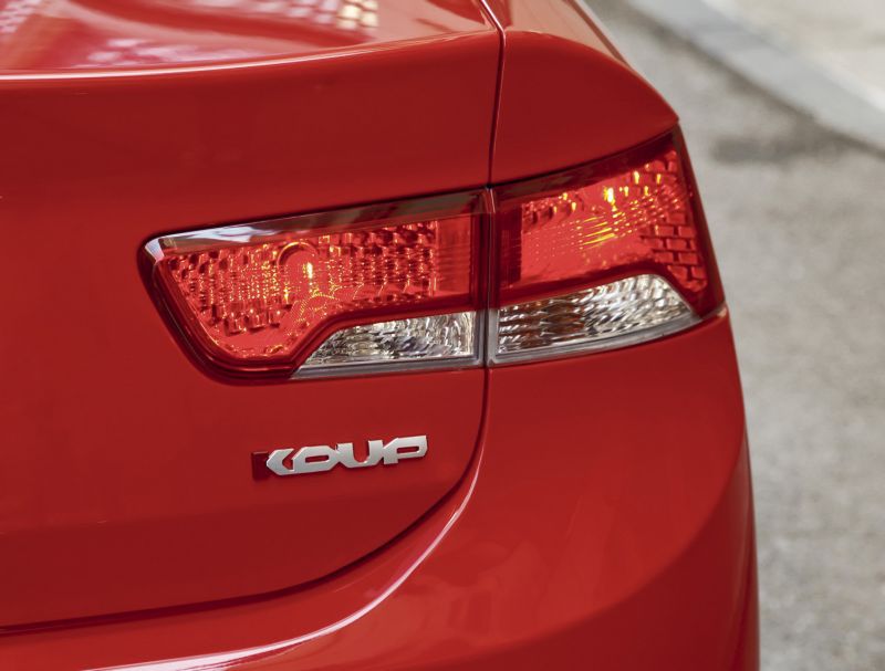 2010-Kia-Forte-Koup-46