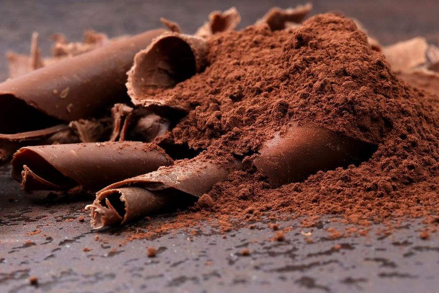 Zmielone nasiona kakaowca to źródło wielu witamin, zdrowych tłuszczów i mikroelementów
