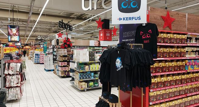 Odzież z podobizną Kerfusia w sklepach Carrefour