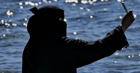 Walczą z ekstremizmem religijnym. Zakazali noszenia burek