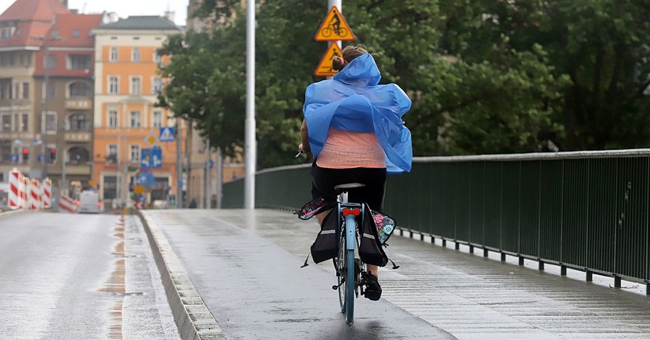 Potężne burze na Dolnym Śląsku. Możliwe wichury do 100 km/h