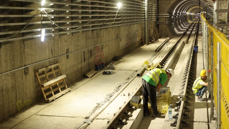 Warszawa, 20.08.2021. Budowana stacja �Bemowo� na linii M2 warszawskiego metra, podczas prezentacji dla mediów, 20 bm. Budowa stacji rozpoczęła się w 2019 roku. Zakończenie prac przewidziane jest na drugą połowę 2022 roku. (amb) PAP/Leszek Szymański