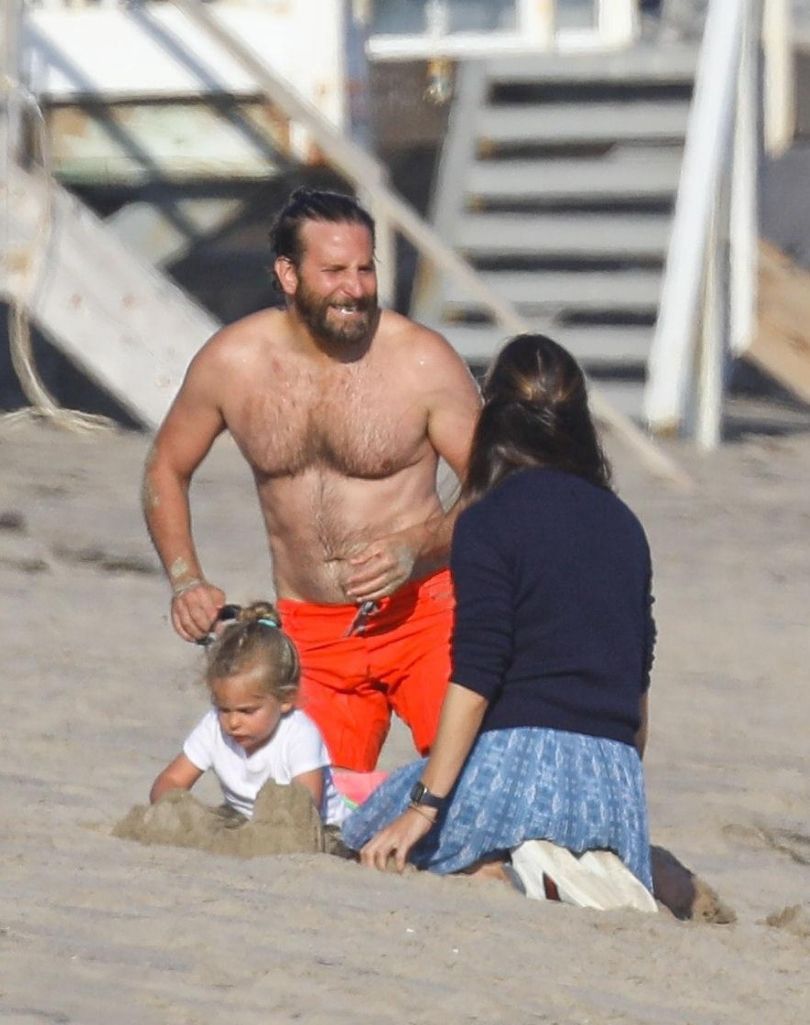 Jennifer Garner i Bradley Cooper relaksują się na plaży w Malibu
