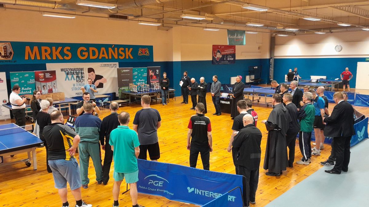 WP SportoweFakty / Konrad Buzak / Na zdjęciu: Mistrzostw Polski księży w tenisie stołowym.