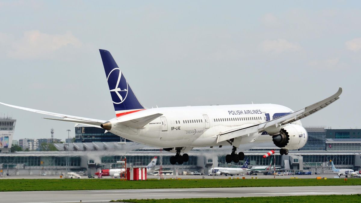 LOT znów na krawędzi strajku. Spółka chce dialogu ze związkami zawodowymi