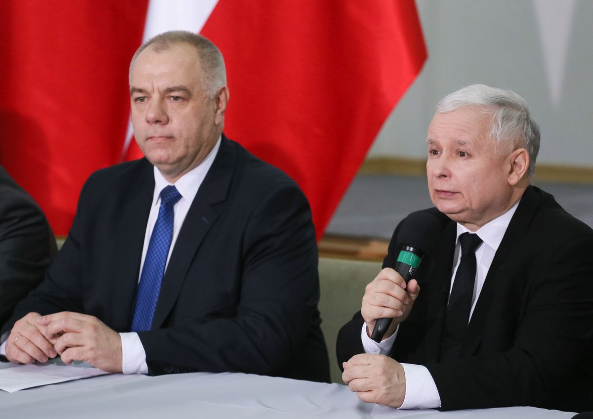 Kaczyński zapowiada konkurs na projekt pomników i tłumaczy: chciano zapomnieć o Smoleńsku
