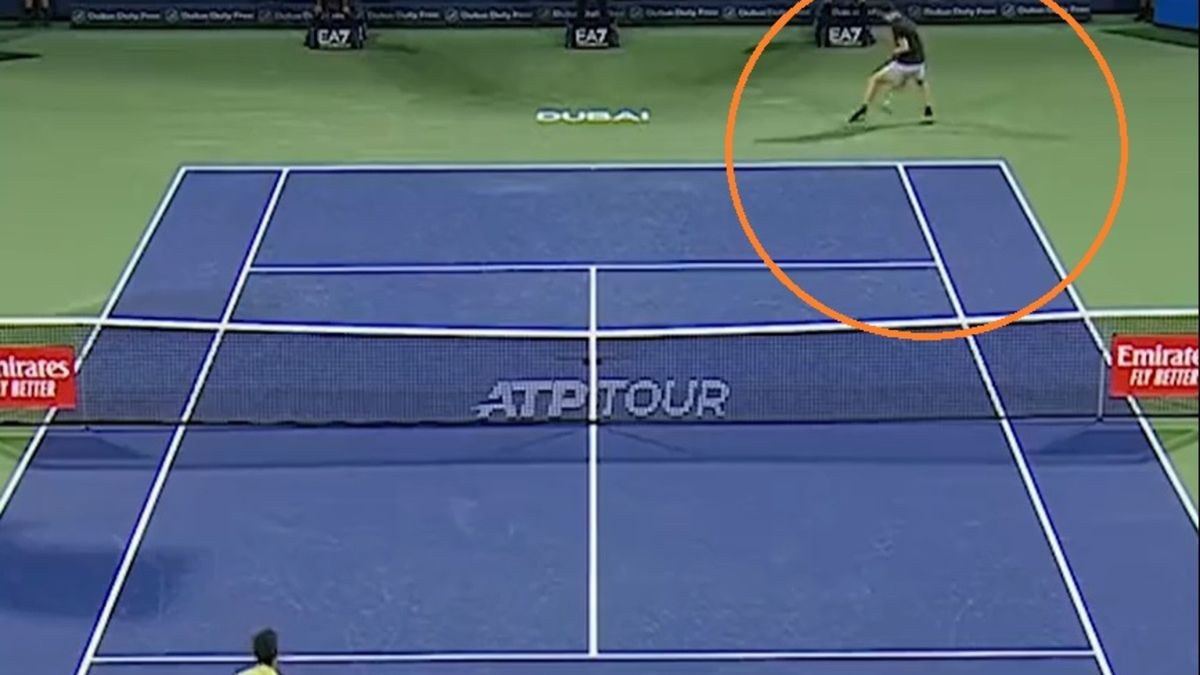 Archiwum prywatne / Tennis TV / Hubert Hurkacz w meczu z Novakiem Djokoviciem