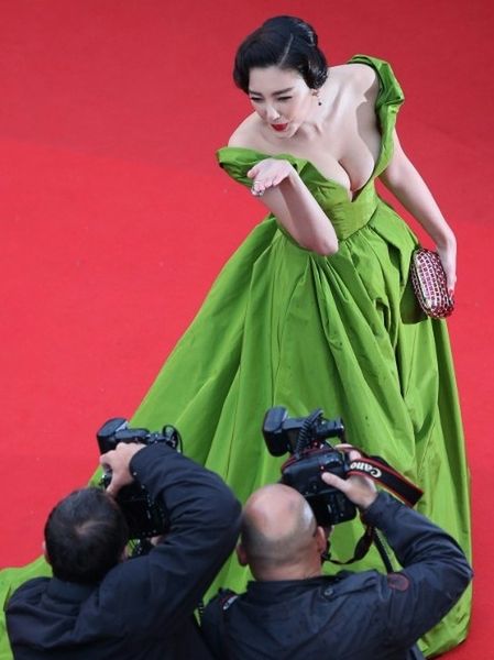 Cannes 2013: Elektryzujący dekolt Zhang Yuqi