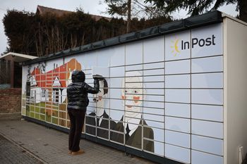 InPost wchodzi z paczkomatami do banków. Na start w sześciu miastach