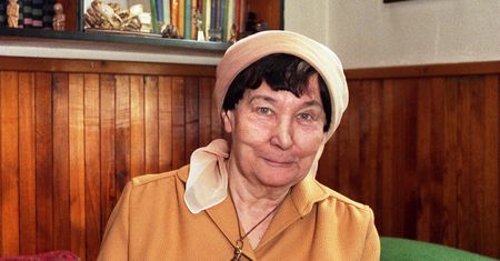 Żyła z mamą, tatą i "ciocią". Córka nie podejrzewała, co ich łączy