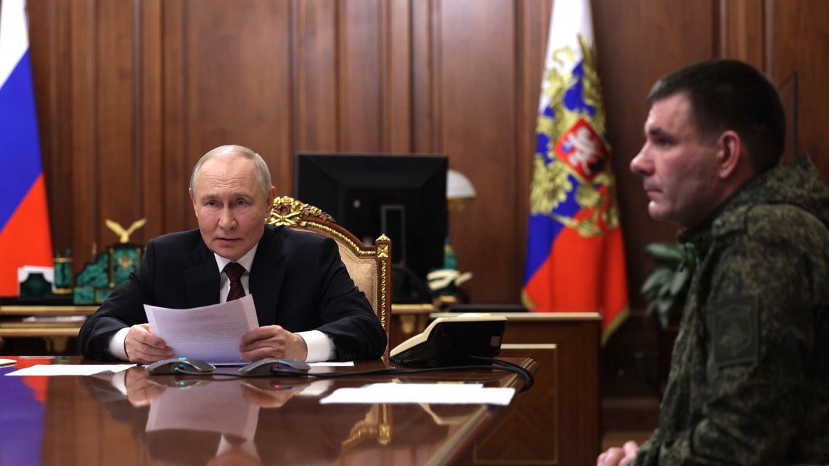 Władimir Putin na odprawie poświęconej sytuacji na wojnie 