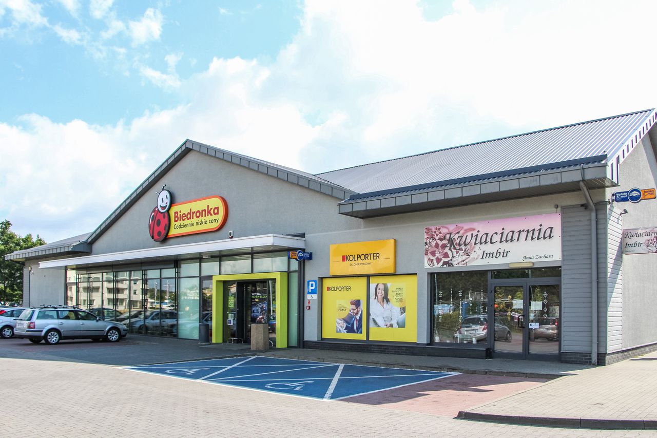 Biedronka rozdaje za mleko i banany. Kto skorzysta na promocji?